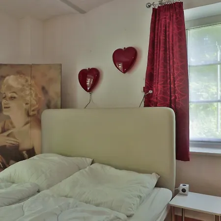 아파트 Kinozimmer *